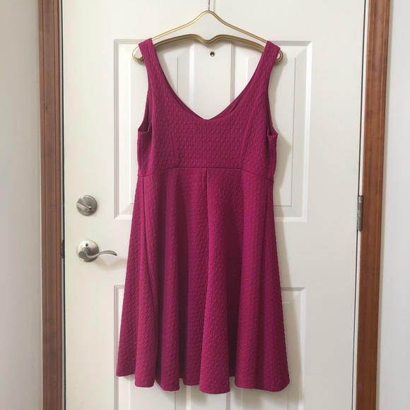 Torrid Fit & Flare Dress Size 1 w/Lined Bodice & Wide Scoop Back - Picture 3 of 9